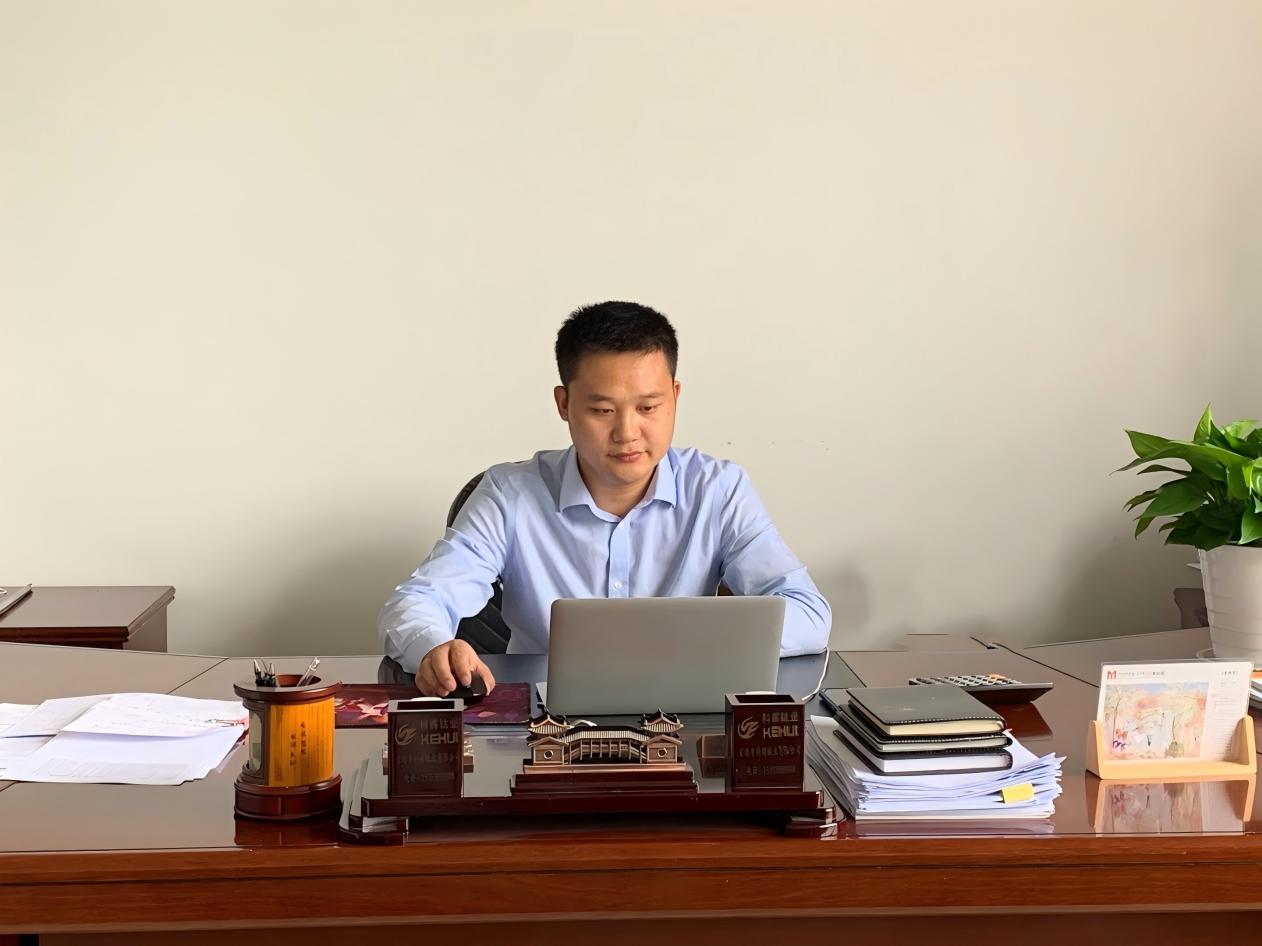 我公司總經(jīng)理熊自強被評為“隨州市勞動模范和先進(jìn)工作者”